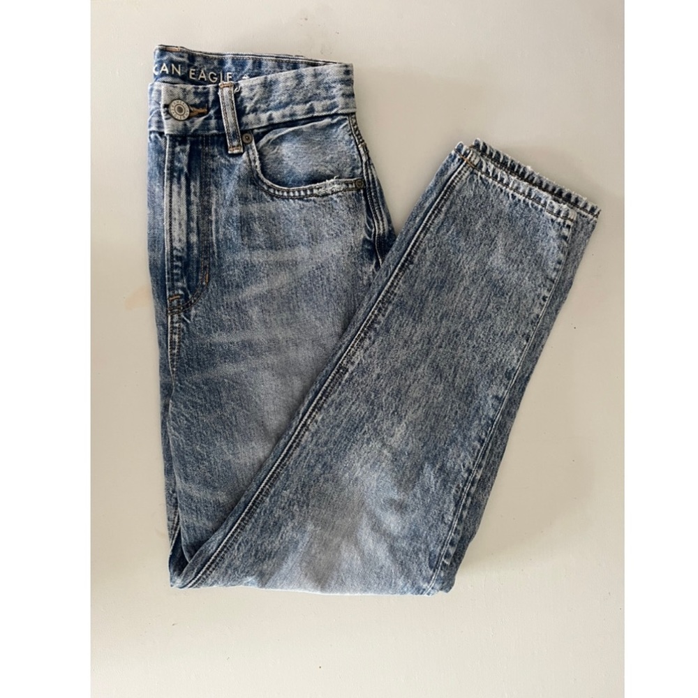 NWT. American Eagle mom curvy jeans